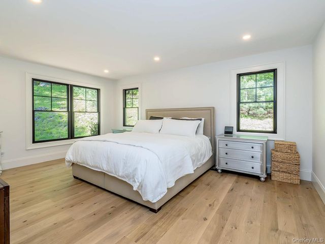 20 The Hollows S, Muttontown, NY 11732