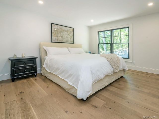 20 The Hollows S, Muttontown, NY 11732