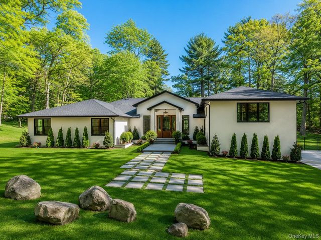 20 The Hollows S, Muttontown, NY 11732
