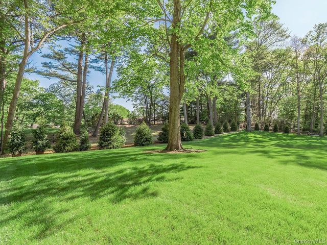 20 The Hollows S, Muttontown, NY 11732
