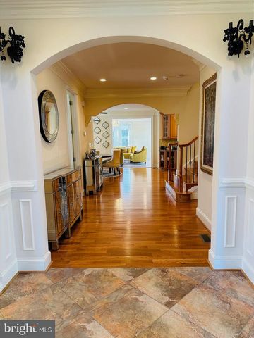 6413 DIVINE ST, Mclean, VA 22101