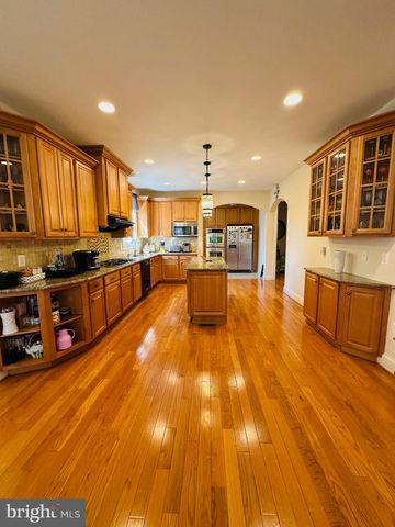 6413 DIVINE ST, Mclean, VA 22101