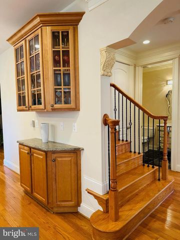 6413 DIVINE ST, Mclean, VA 22101