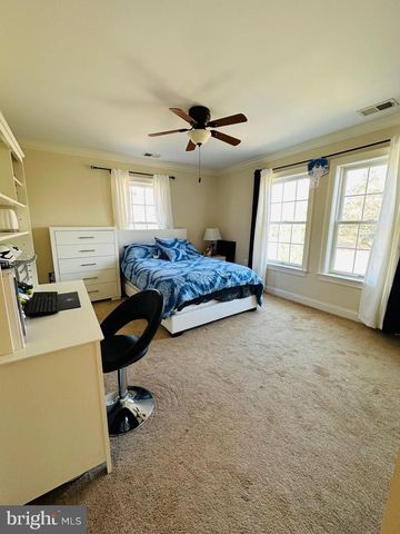 6413 DIVINE ST, Mclean, VA 22101