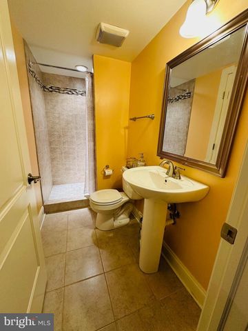 6413 DIVINE ST, Mclean, VA 22101