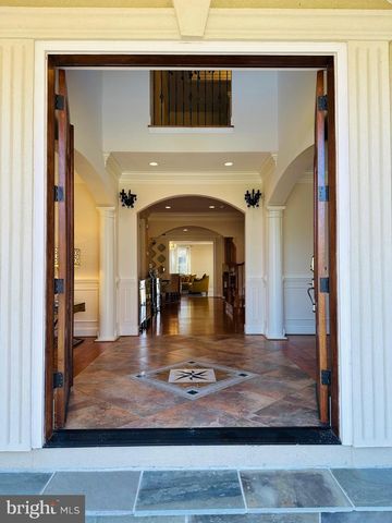 6413 DIVINE ST, Mclean, VA 22101