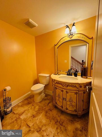 6413 DIVINE ST, Mclean, VA 22101