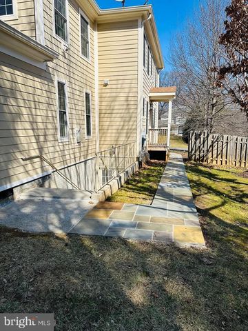 6413 DIVINE ST, Mclean, VA 22101