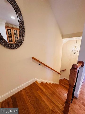 6413 DIVINE ST, Mclean, VA 22101