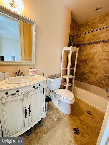 6413 DIVINE ST, Mclean, VA 22101