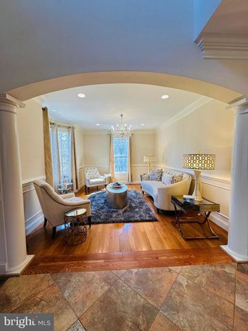 6413 DIVINE ST, Mclean, VA 22101