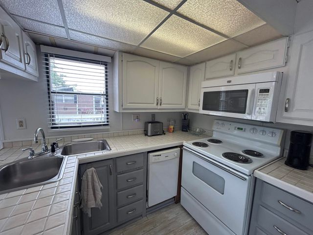 308 State Route 286 Unit 102, Seabrook, NH 03874