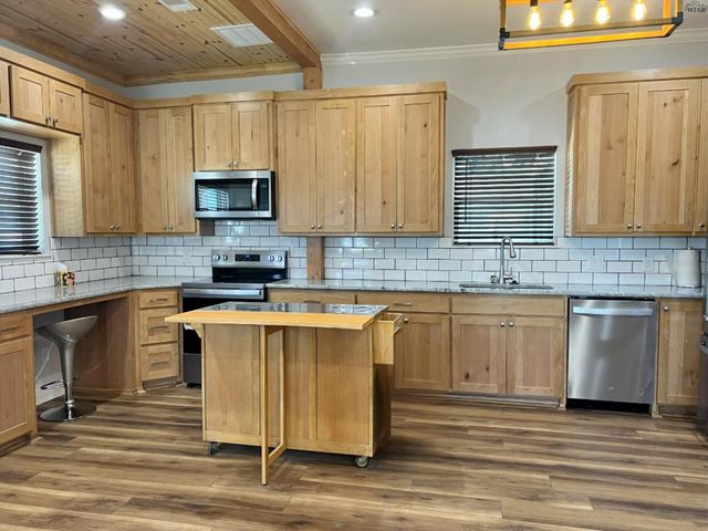 724 FRANKLIN STREET, Bellevue, TX 76228