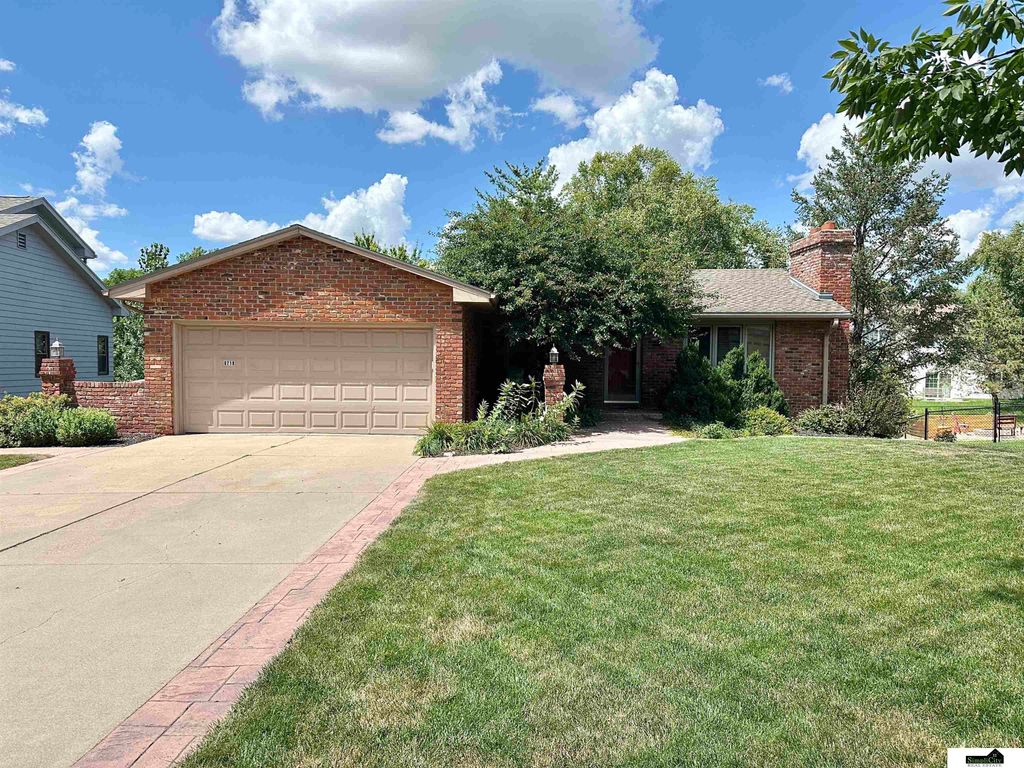 8218 Stockwell Street, Lincoln, NE 68506