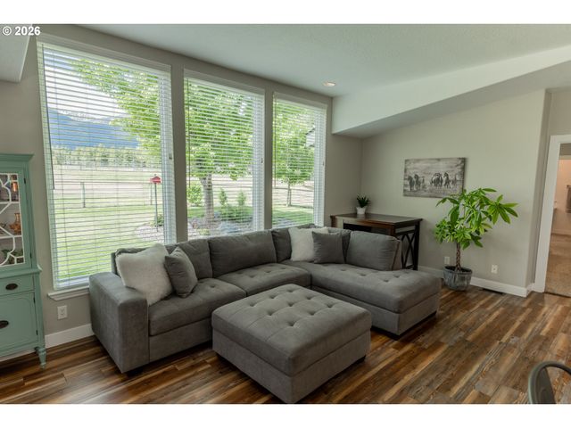 83440 RUSSELL Ln, Joseph, OR 97846