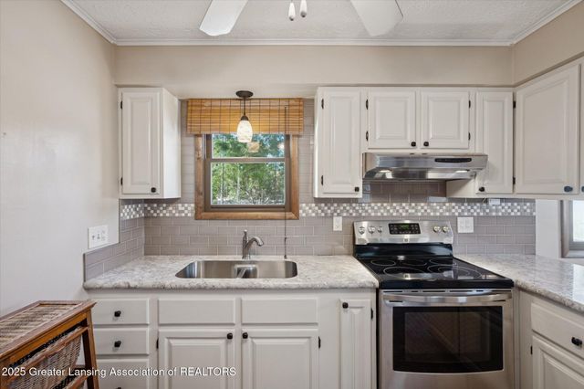 9520 Fenner Road, Perry, MI 48872