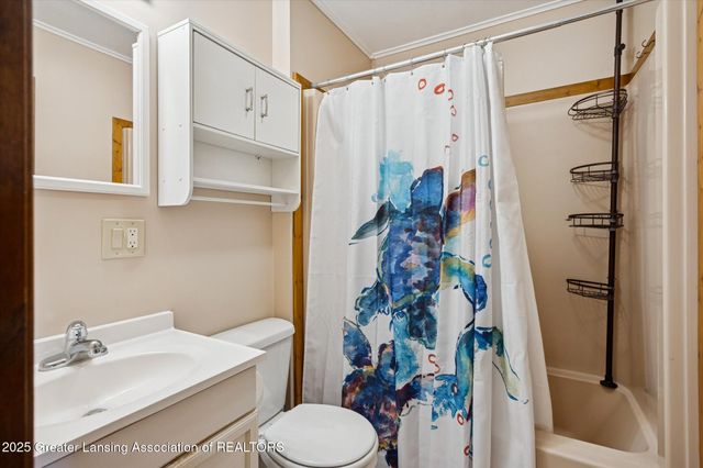 9520 Fenner Road, Perry, MI 48872