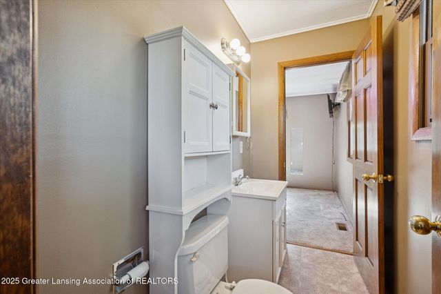 9520 Fenner Road, Perry, MI 48872