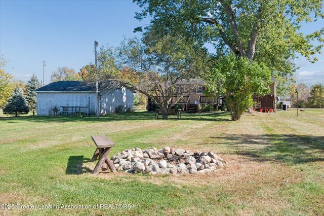 9520 Fenner Road, Perry, MI 48872