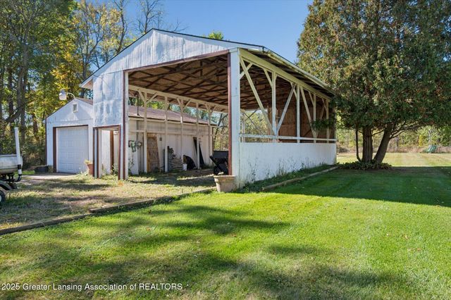 9520 Fenner Road, Perry, MI 48872