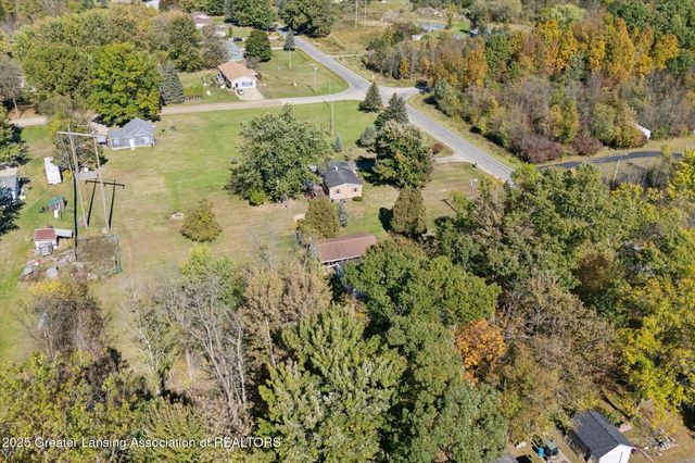 9520 Fenner Road, Perry, MI 48872