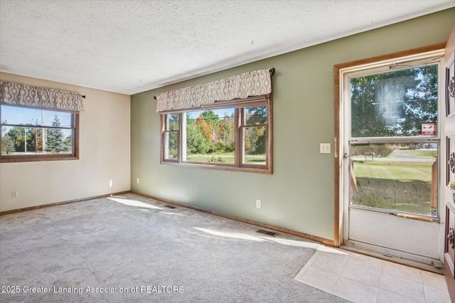 9520 Fenner Road, Perry, MI 48872