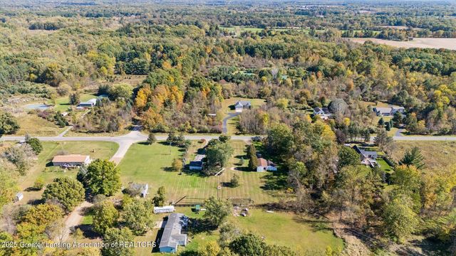 9520 Fenner Road, Perry, MI 48872