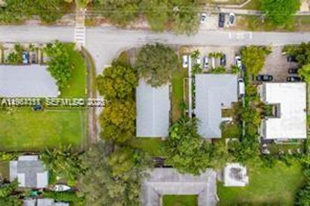 8885 NE 8th Ct A, Miami, FL 33138