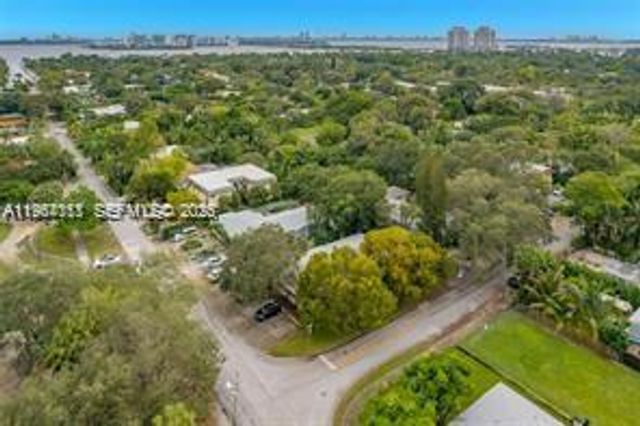 8885 NE 8th Ct A, Miami, FL 33138