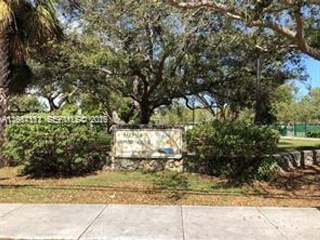 8885 NE 8th Ct A, Miami, FL 33138