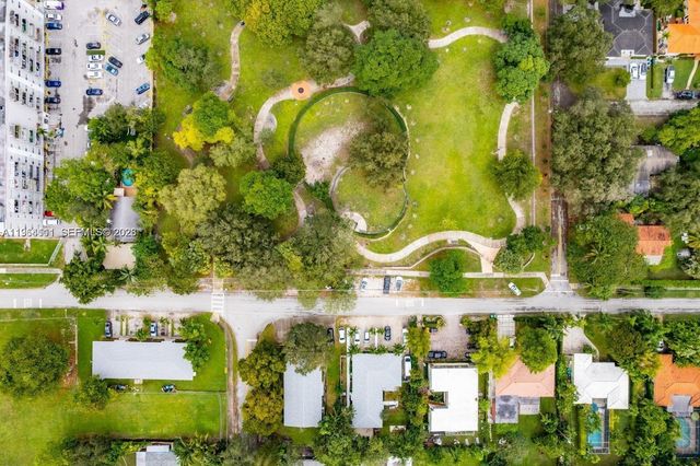 8885 NE 8th Ct A, Miami, FL 33138