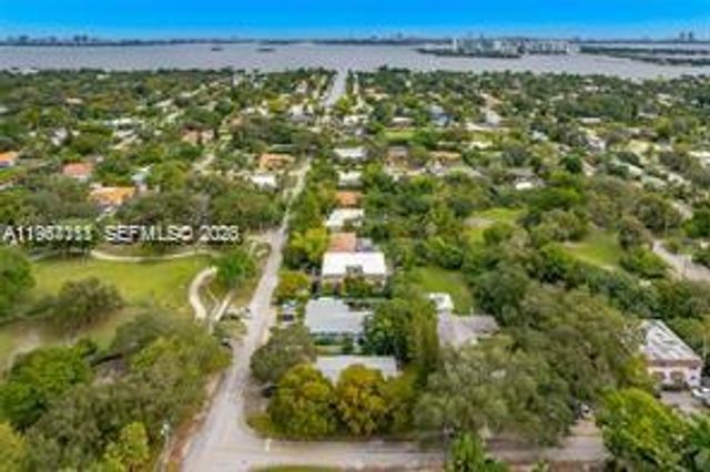 8885 NE 8th Ct A, Miami, FL 33138