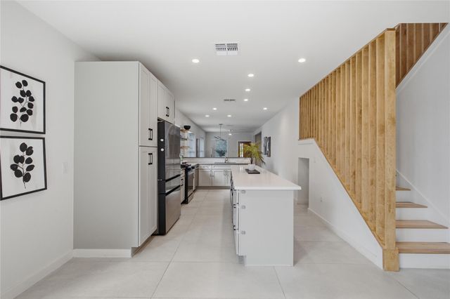 2007 E 2nd ST, Austin, TX 78702
