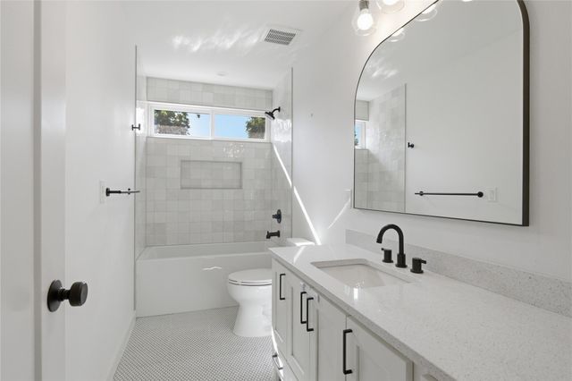 2007 E 2nd ST, Austin, TX 78702