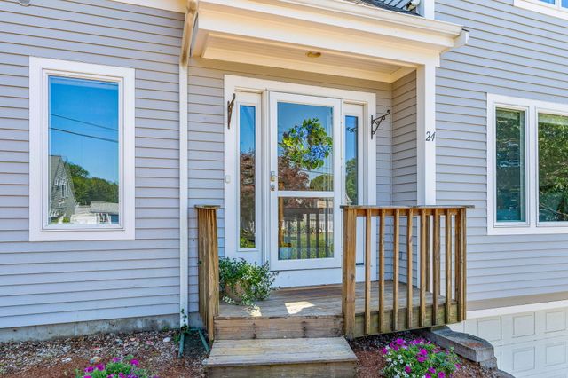 24 Bluff Avenue, Mashpee, MA 02649