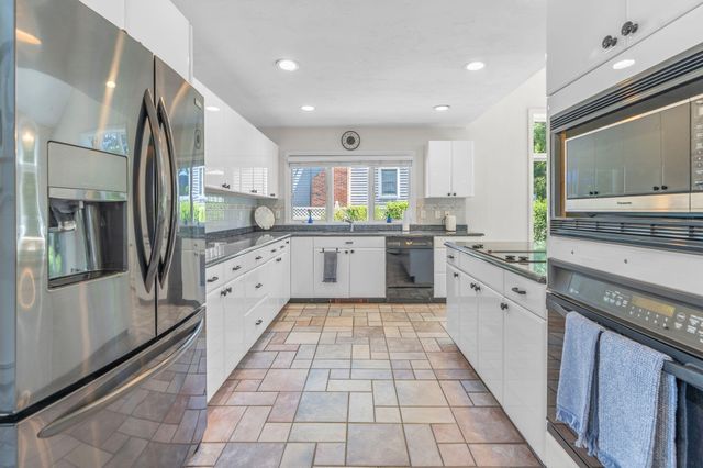 24 Bluff Avenue, Mashpee, MA 02649