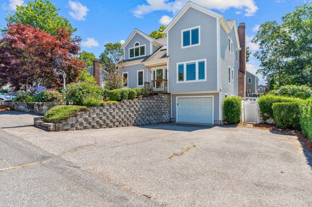 24 Bluff Avenue, Mashpee, MA 02649