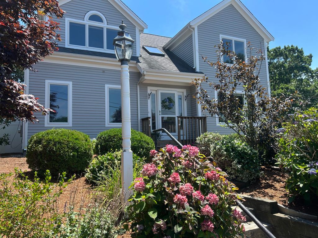 24 Bluff Avenue, Mashpee, MA 02649