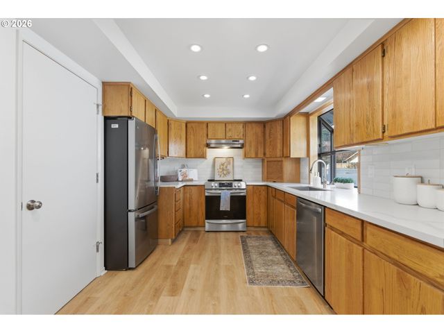 2664 SYKES Rd, St Helens, OR 97051