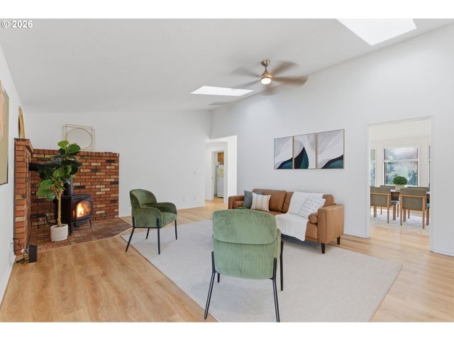 2664 SYKES Rd, St Helens, OR 97051