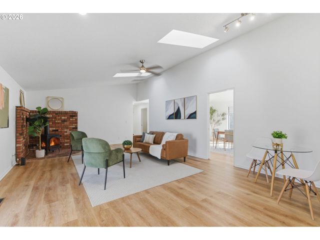 2664 SYKES Rd, St Helens, OR 97051