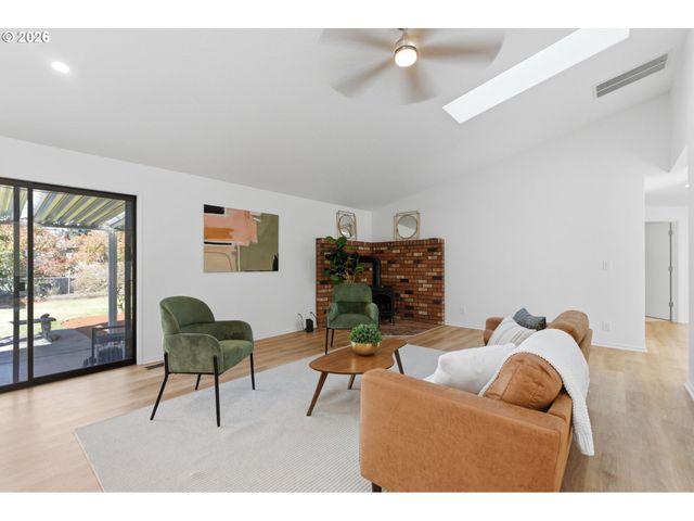 2664 SYKES Rd, St Helens, OR 97051