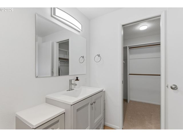 2664 SYKES Rd, St Helens, OR 97051