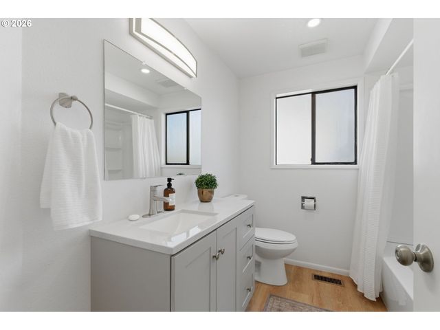 2664 SYKES Rd, St Helens, OR 97051