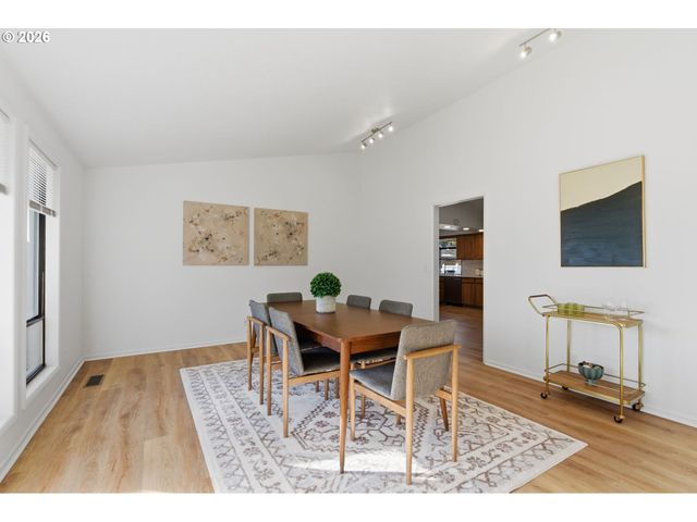 2664 SYKES Rd, St Helens, OR 97051