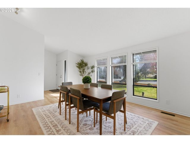 2664 SYKES Rd, St Helens, OR 97051