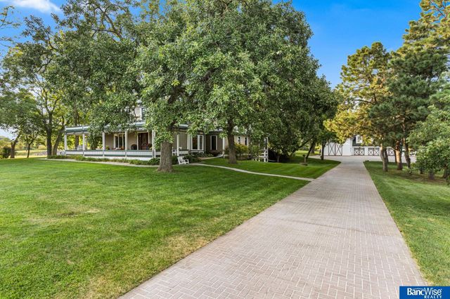 10000 Wagon Train Road, Hickman, NE 68372