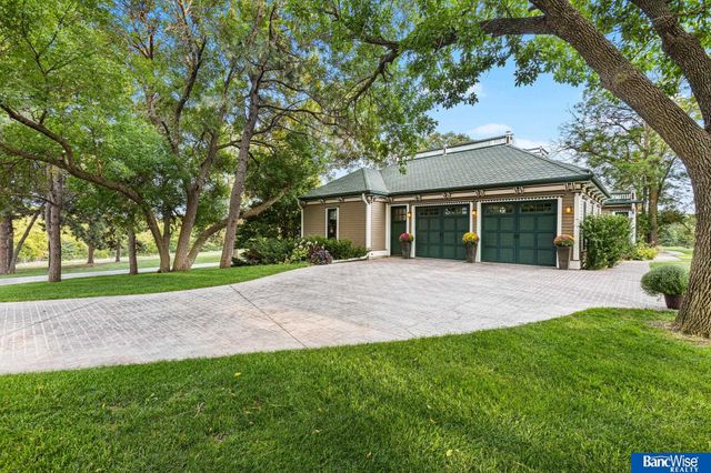 10000 Wagon Train Road, Hickman, NE 68372