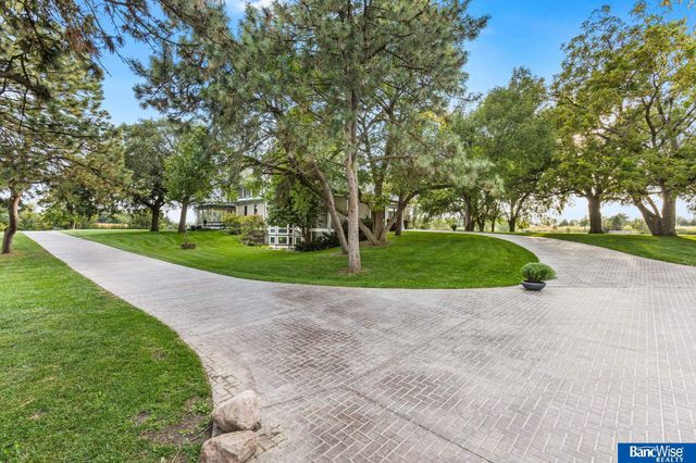 10000 Wagon Train Road, Hickman, NE 68372
