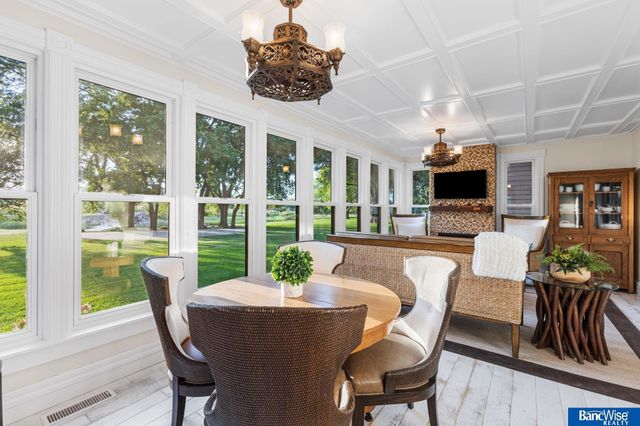 10000 Wagon Train Road, Hickman, NE 68372